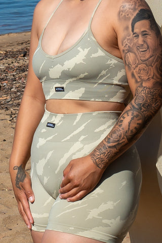 supportive bike shorts, high-waisted bike shorts, curve-fitting bike shorts