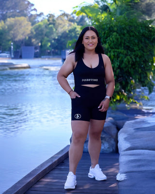 bike shorts, high-waisted bike shorts, women’s bike shorts, V waist bike shorts, bike shorts with pockets